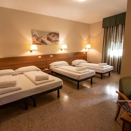 Hotel Corona Tirano Exterior foto
