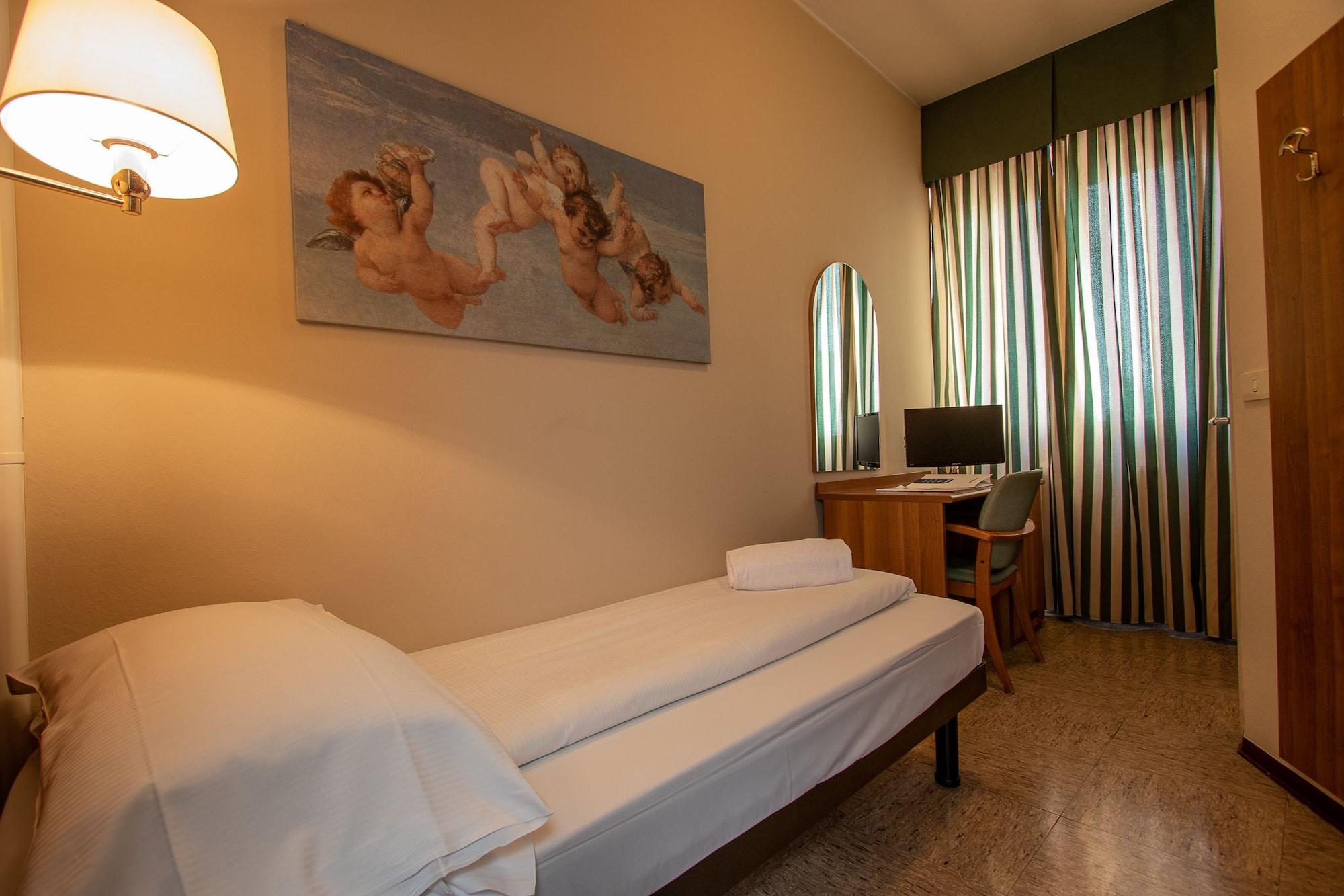 Hotel Corona 3*