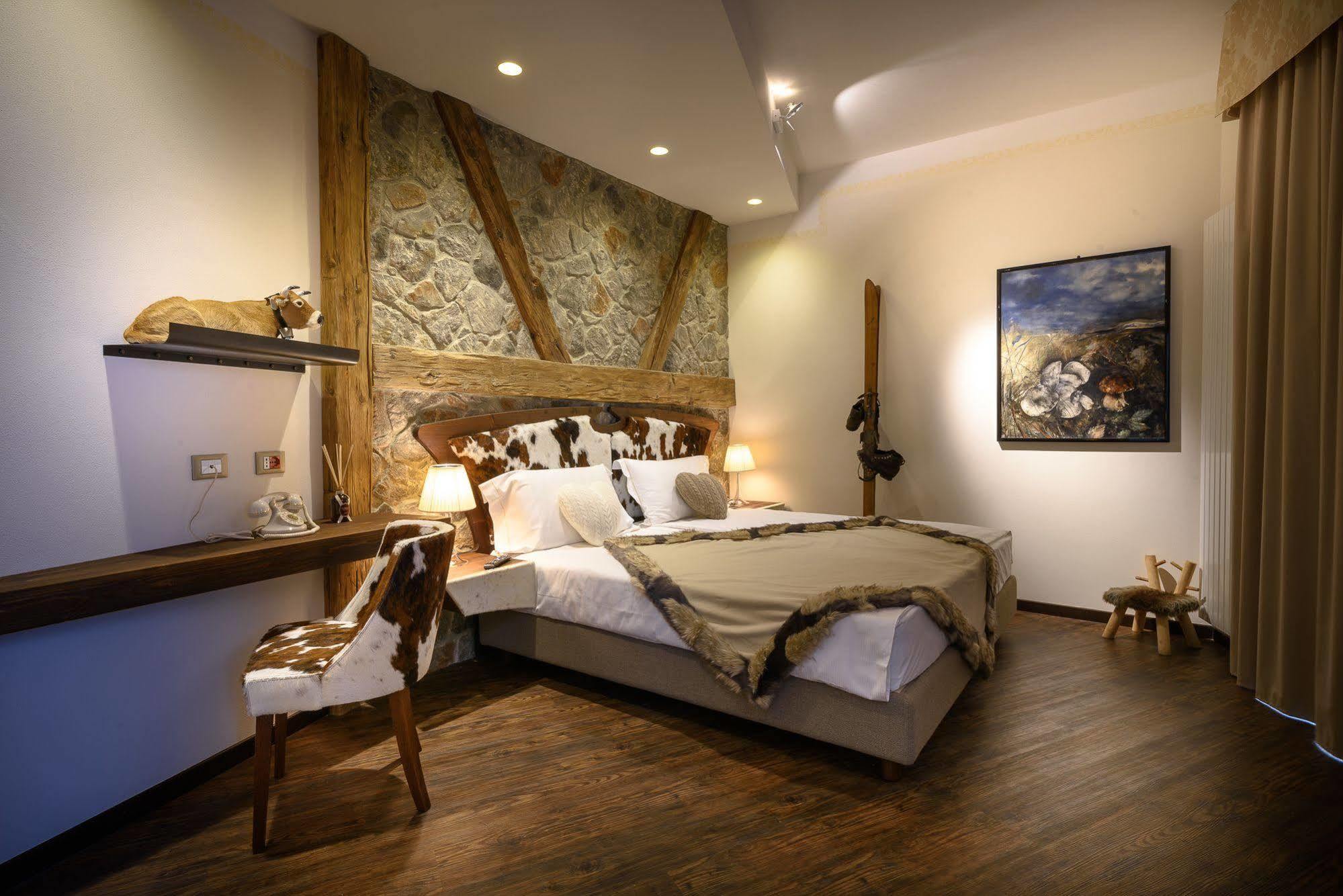 Corona 3* Tirano