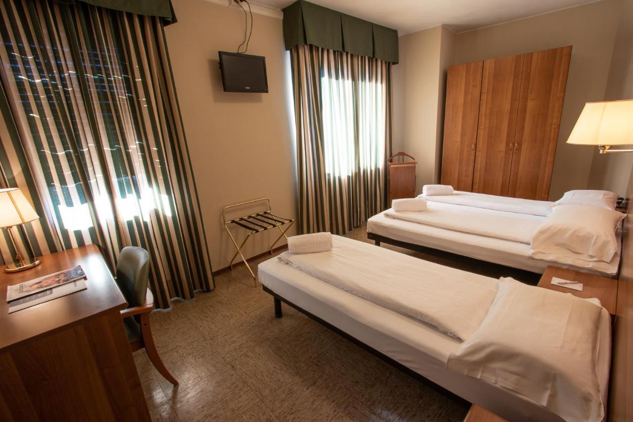 Corona Hotel